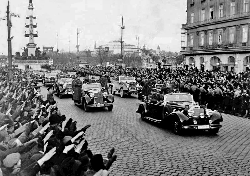 Немецкие войска во время аншлюса Австрии в 1938 году и политика умиротворения Европы.