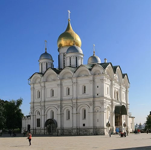 Архангельский собор Московского Кремля, усыпальница русских правителей начала XVI века.