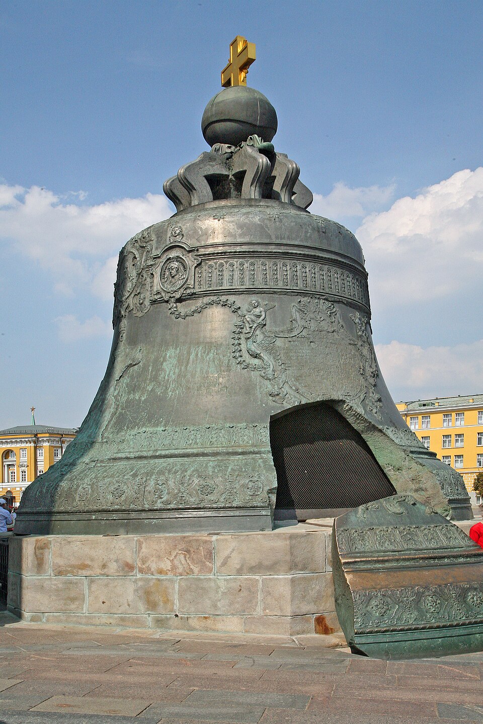 Фото Царя-колокола в Москве. Источник: https://commons.wikimedia.org/wiki/File:00_4841_Tsar_Bell_-_Moscow_Kremlin.jpg