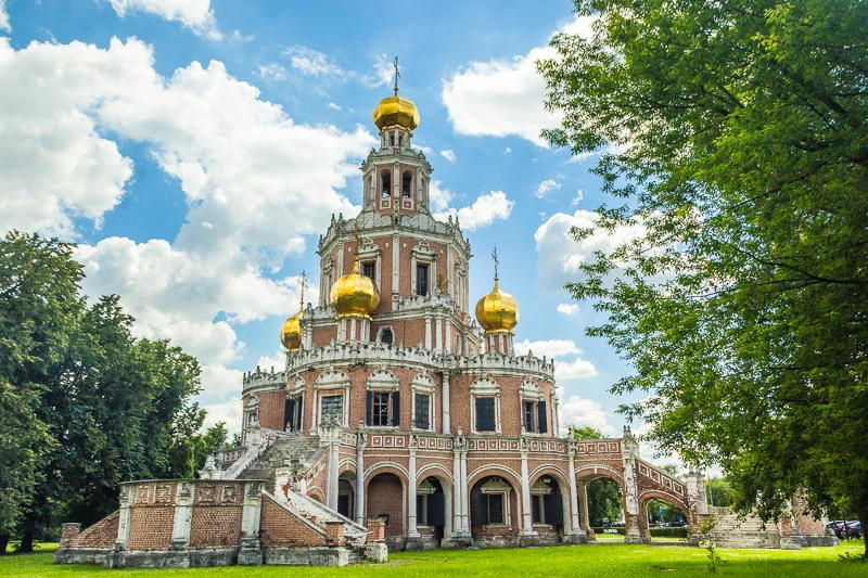 Церковь Покрова в Филях как главный памятник московского нарышкинского барокко.