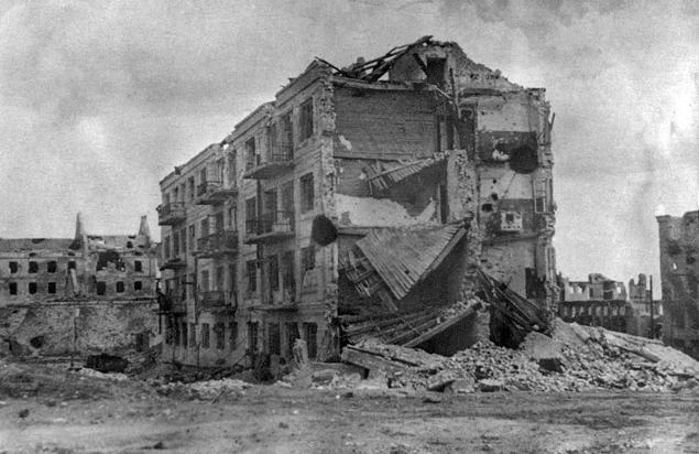 Дом Павлова после окончания Сталинградской битвы. 1943 год.