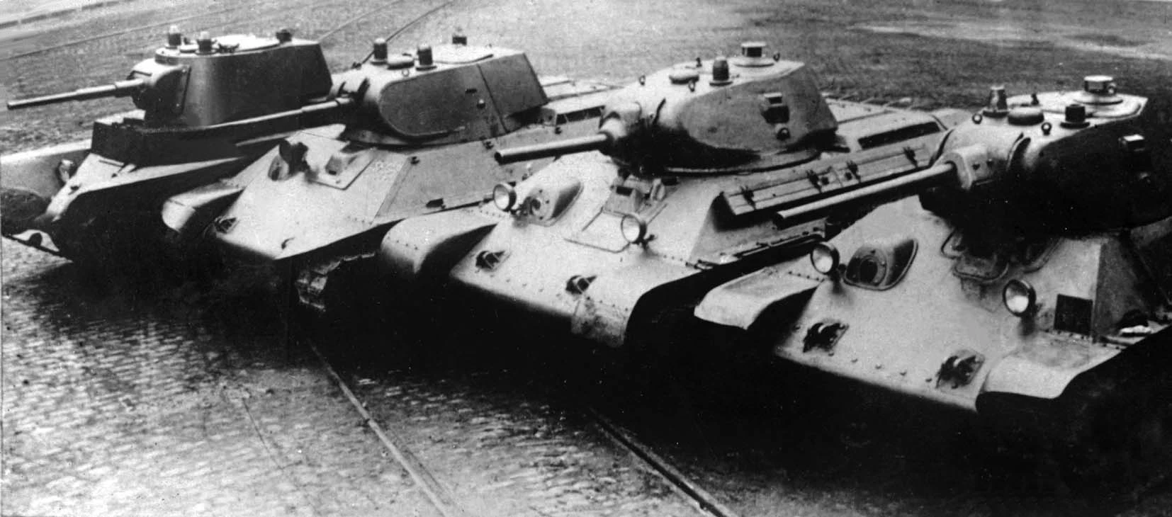 Довоенные танки производства завода № 183. Слева направо: БТ-7, А-20, Т-34-76 с пушкой Л-11, Т-34-76 с пушкой Ф-34.