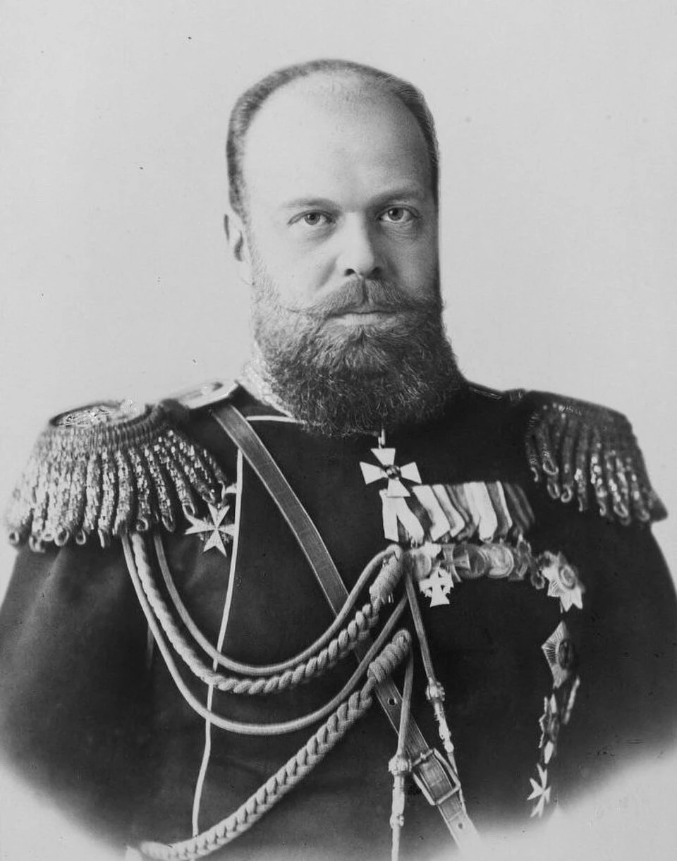 Портрет Александра III, императора России и проводника политики контрреформ.