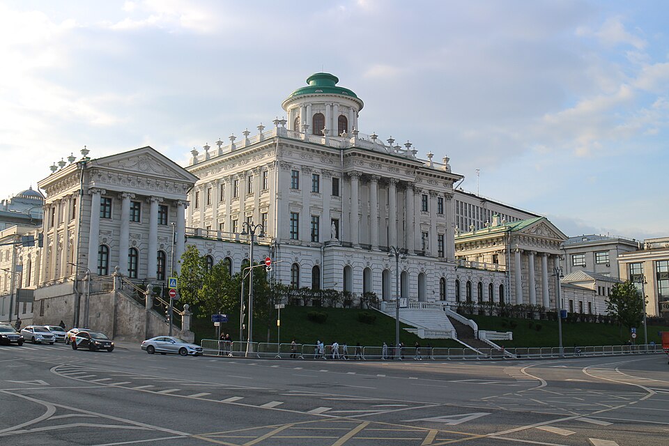 Фото Дома Пашкова в Москве. Источник: https://commons.wikimedia.org/wiki/File:Pashkov_house_20190501.jpg