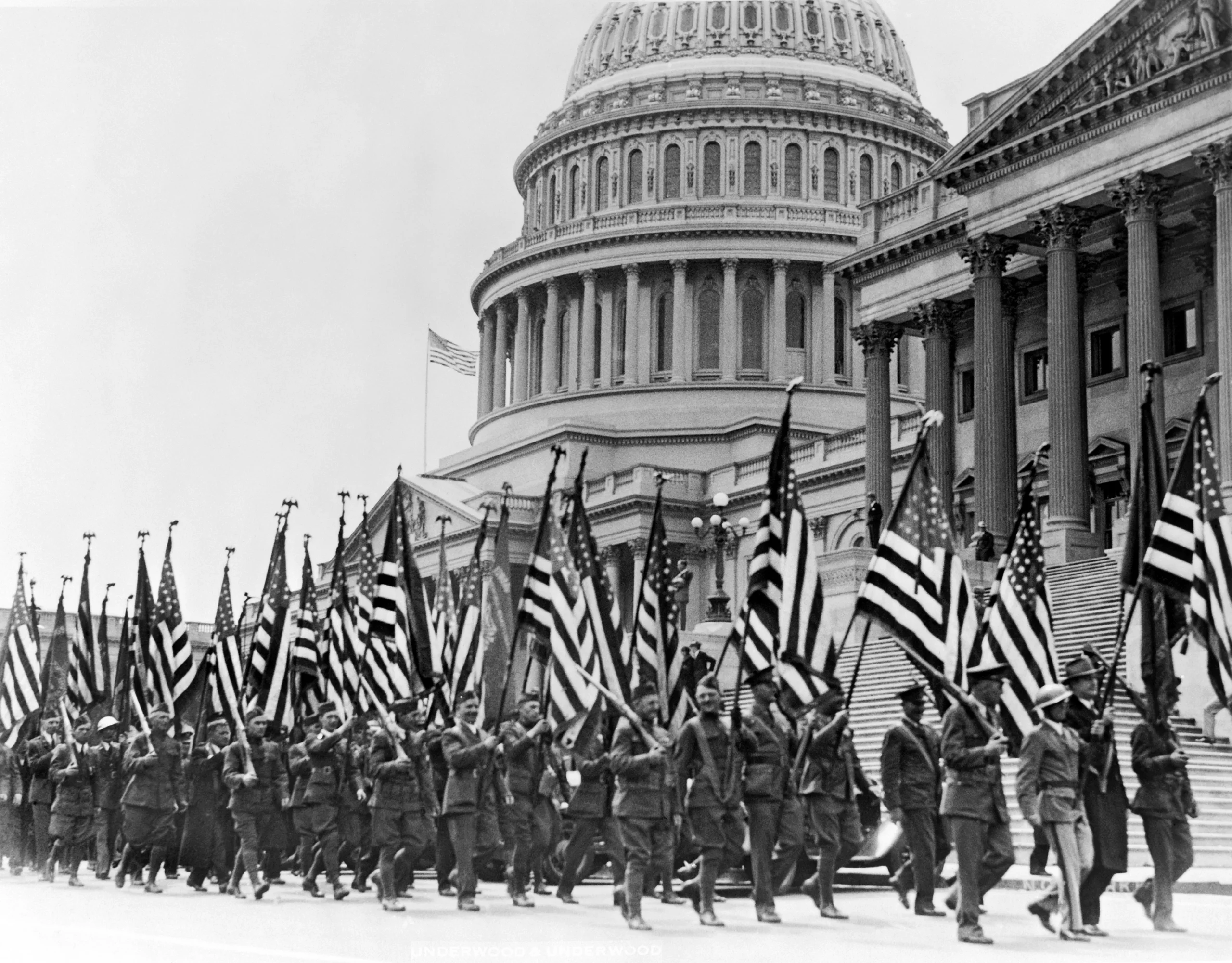 Марш ветеранов на Вашингтон в 1932 году с требованием бонусов на фоне кризиса и безработицы.