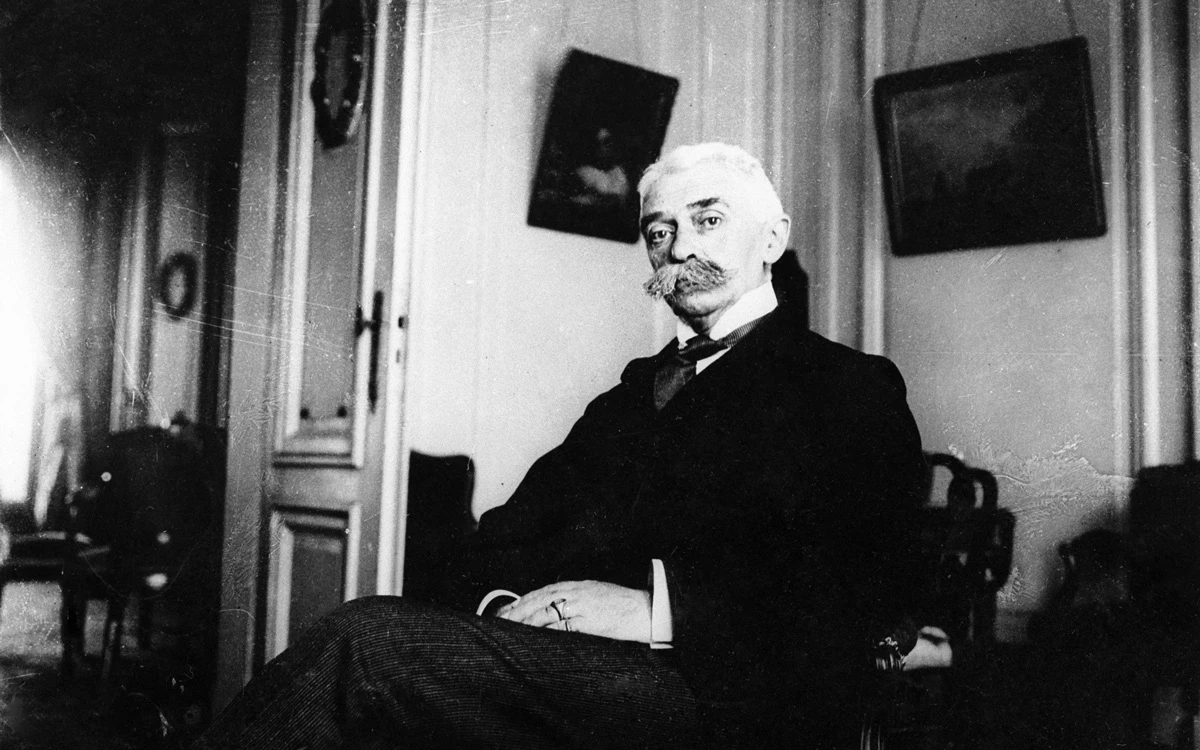 Пьер де Кубертен — инициатор возрождения Олимпийских игр современности.