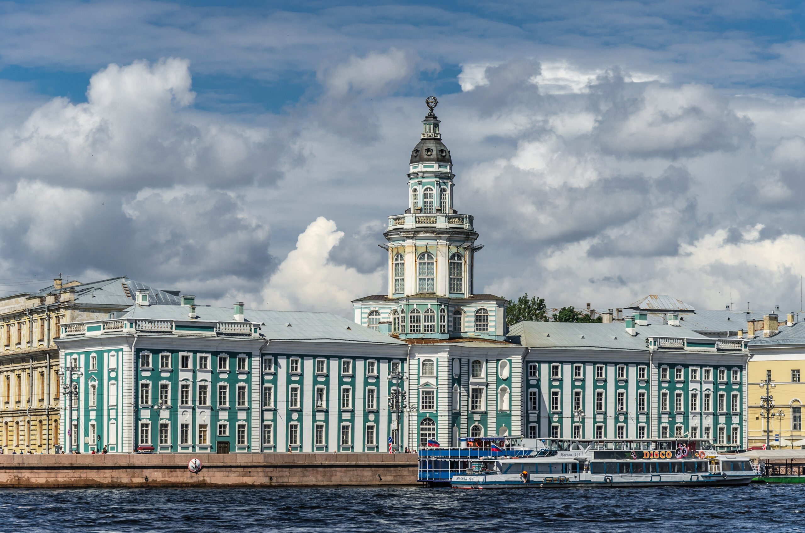 Фото Кунсткамеры в Санкт-Петербурге. Источник: https://commons.wikimedia.org/wiki/File:Kunstkamera_SPB.jpg