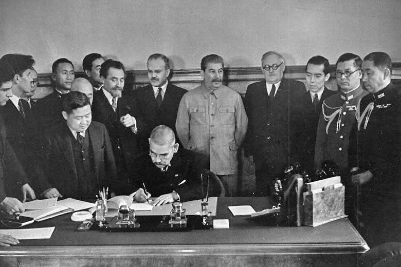 Подписание пакта о нейтралитете между СССР и Японией.jpg