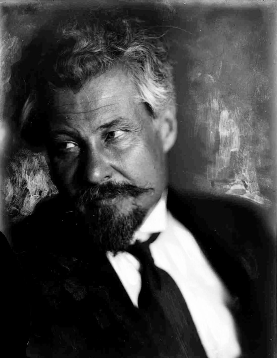 В. М. Чернов, лидер эсеров и сторонник народовластия и социализации земли.