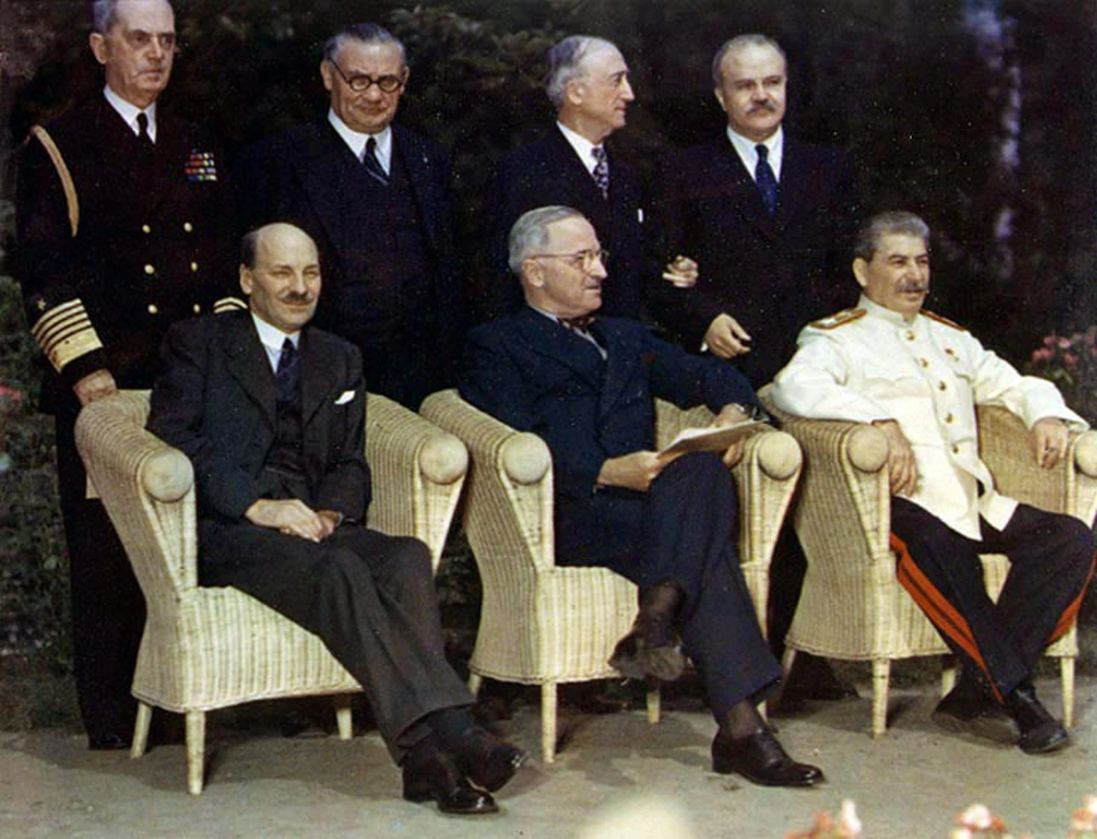 К. Эттли, Г. Трумэн и И. В. Сталин на Потсдамской конференции после разгрома Германии.