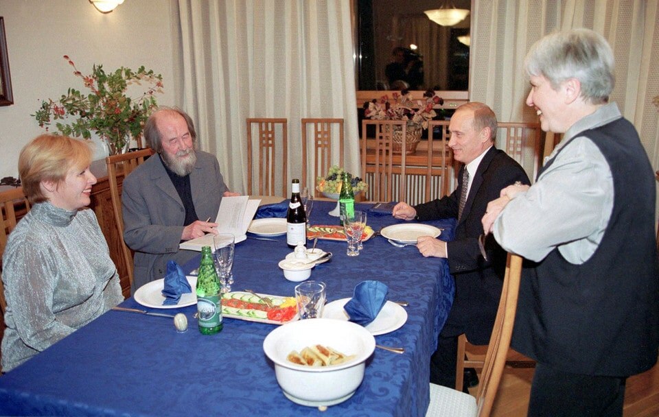 Владимир Путин и Александр Солженицын в 2000 г.