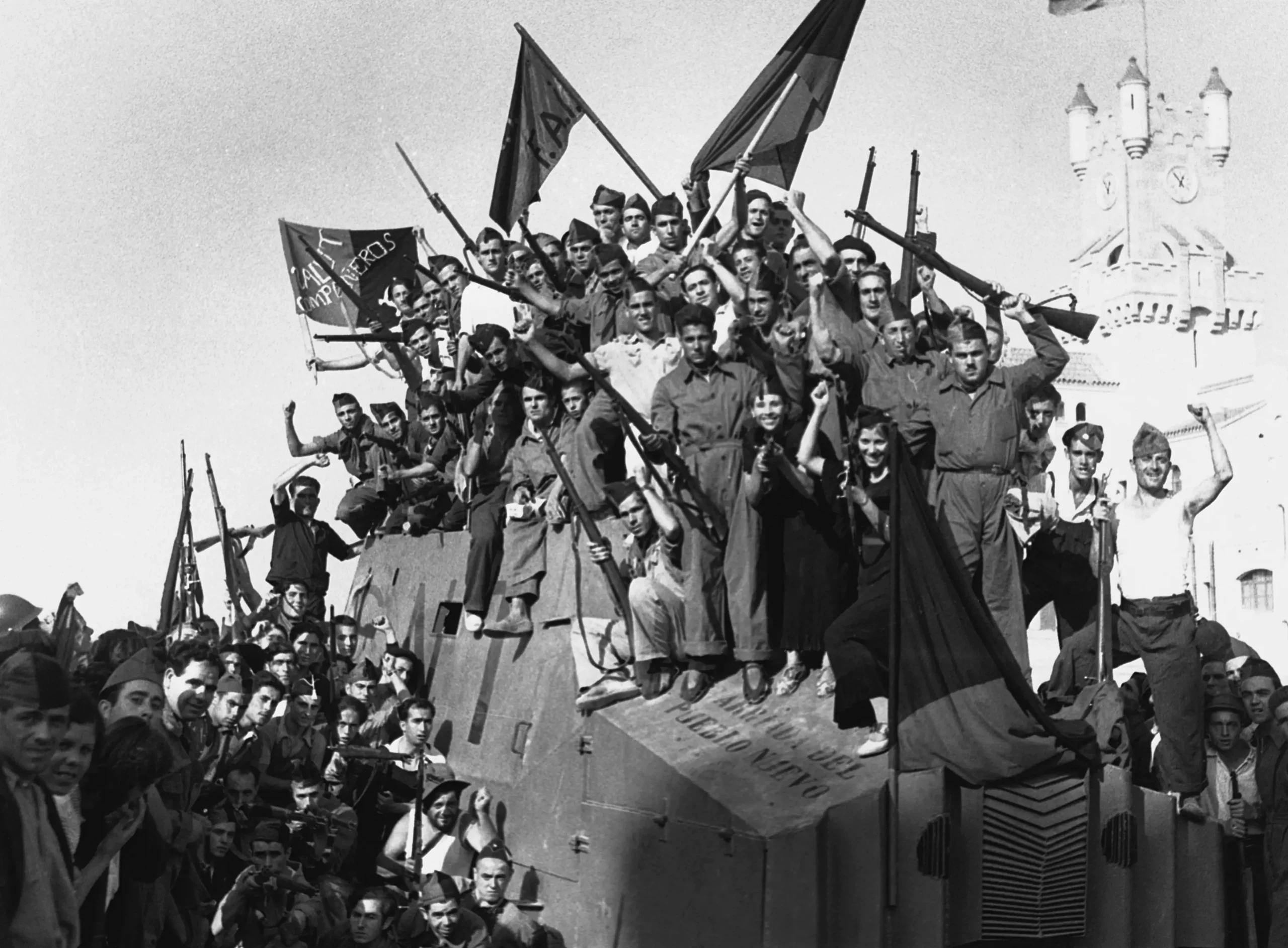 Участники Испанской революции в республиканской зоне во время гражданской войны.