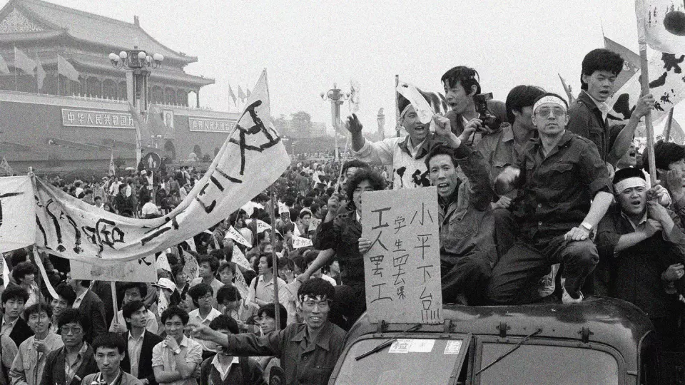 Массовые демонстрации студентов на площади Тяньаньмэнь в Пекине в 1989 году.