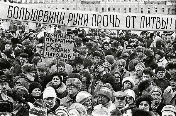 Митинг в Литве с требованиями суверенитета в годы перестройки.